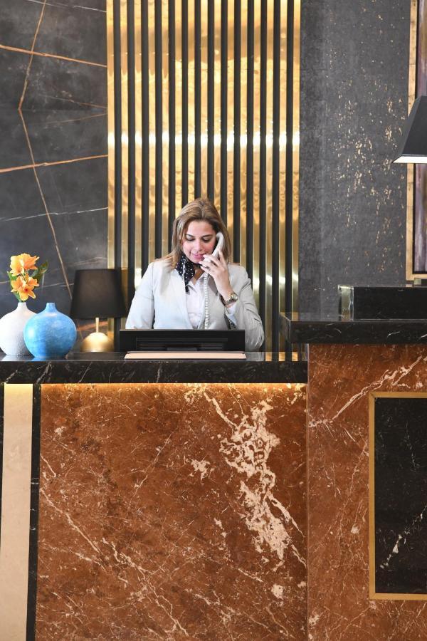 Tolip Gardens Hotel Cairo Exterior photo A hotel receptionist