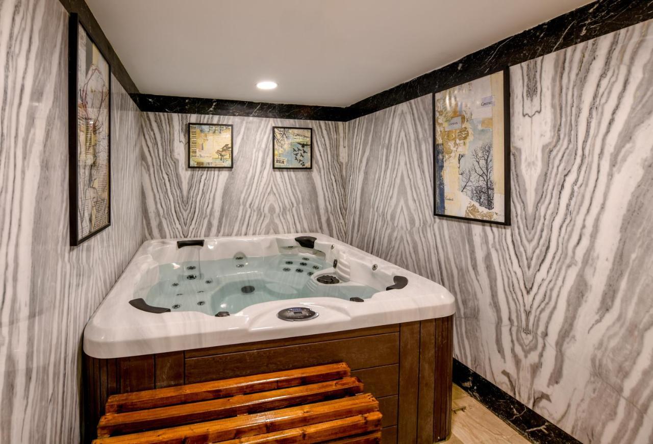 Tolip Gardens Hotel Cairo Exterior photo A hot tub